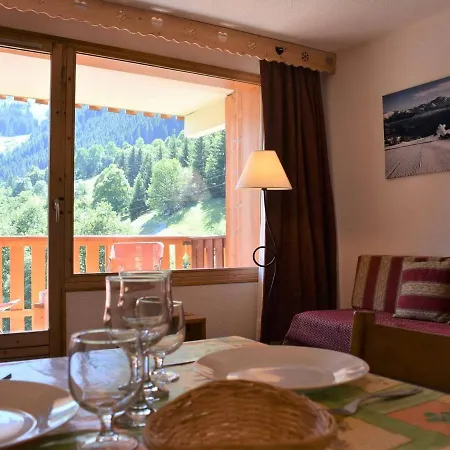 Apartment Studio Cosy Avec Balcon, A 150m Des Pistes Et Commerces, Meribel - Fr-1-180-385 *