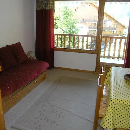 Cosy Avec Balcon, A 150m Des Pistes Et Commerces, Meribel - Fr-1-180-385 * Les Allues